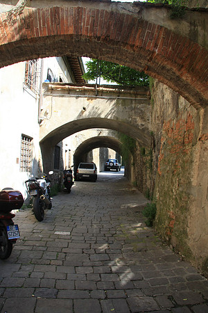 Via del Canneto - More Arches
