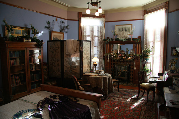 A bedroom of one of the granddaughters.
