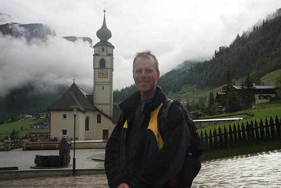 Mark in front of Colfosco church.