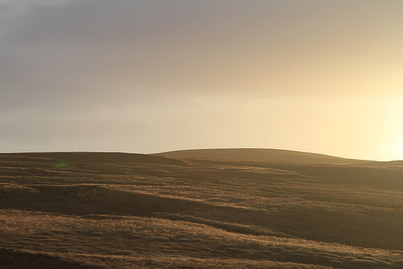 The sun is the "gull" or "golden" in Gullfoss.