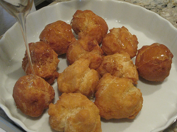 The finished strufoli - honey balls