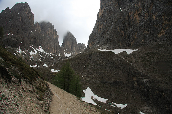 There is a rifugio somewhere up in the center.
