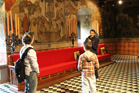 The tour guide quizzes us. Noah has all the answers!