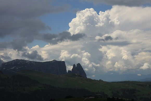 Gruppo del Catinaccio to the east.