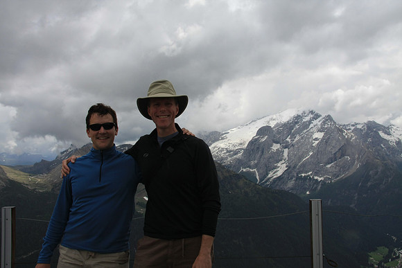 Travelmarx pose on Col Rodella.