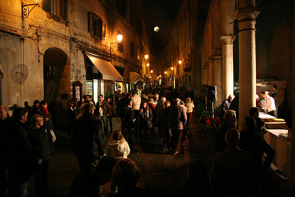 Free chestnuts, prosecco and wine - a promotional event - we indulged