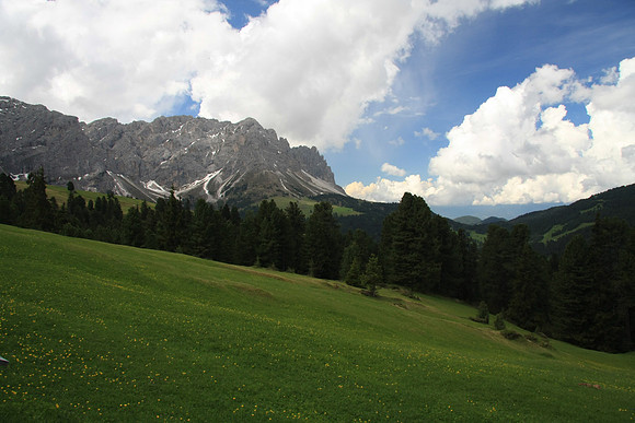 Passo dell Erbe was north of where we were staying. This would be a loop hike.