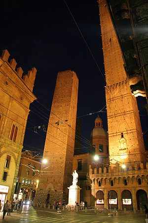 Le Due Torre At Night