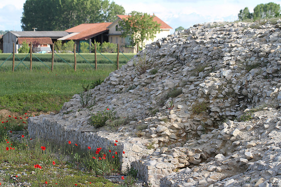 A pile of rubble or a majestic Roman temple of the past?