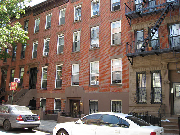 Brooklyn. 136 Luquer St.