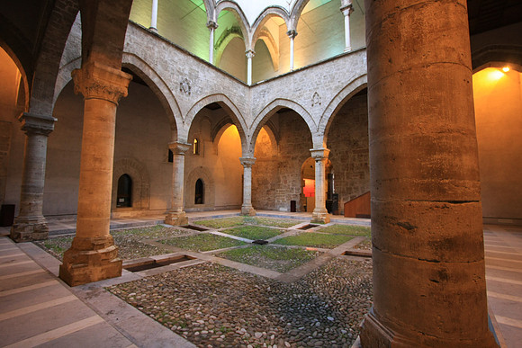 Villa Chiaromonte cortile