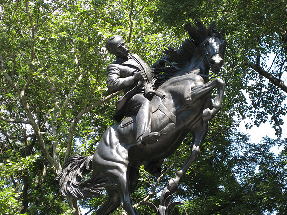South (Artists Gate) entrance to Central Park.