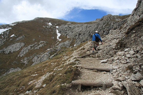 Climbing from 2360 to 2800 meters.