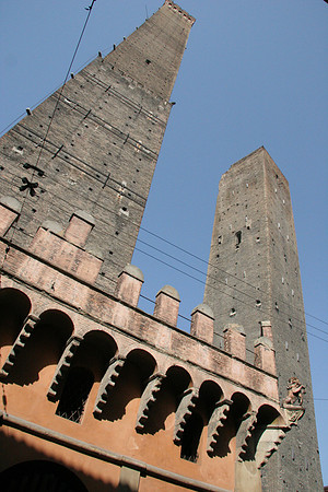 Le Due Torre - They Both Lean Quite a Bit