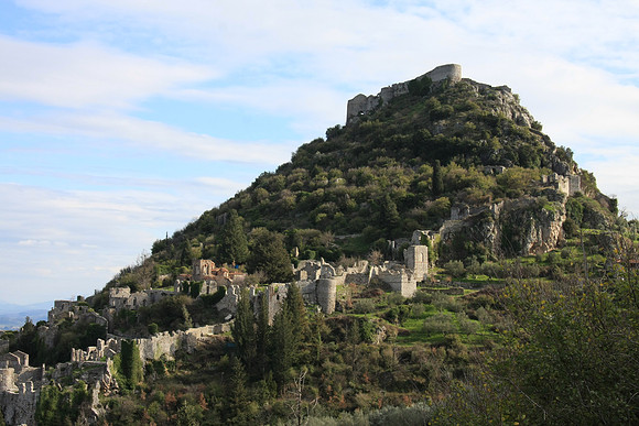 The Mystras site climbing up the mountain