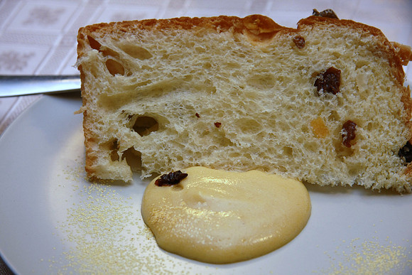 Panettone with zabaglione and gold powder.