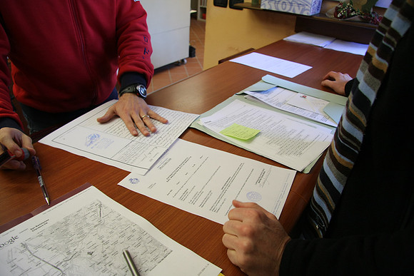 Cherasco - getting birth certificate for Giacomo Ravinale
