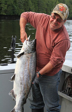 Steve catches 1st and largest (only) fish of the day at 28#s!