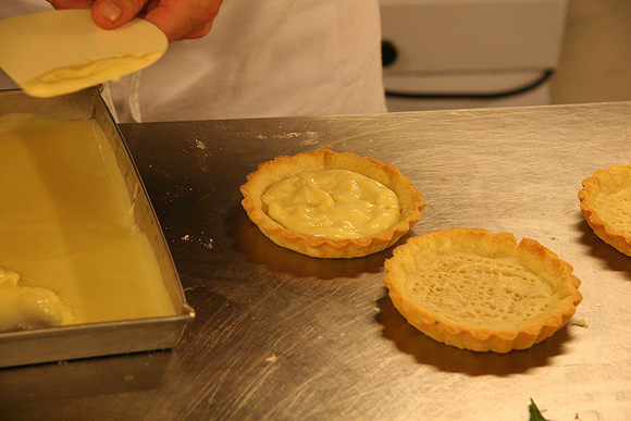 Tarts with pastry cream
