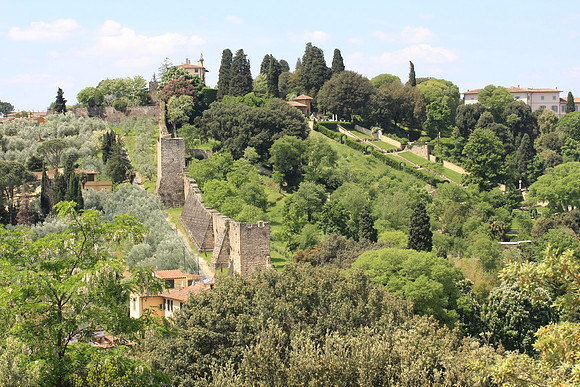 Old city wall. On the right is the Bardini Garden.