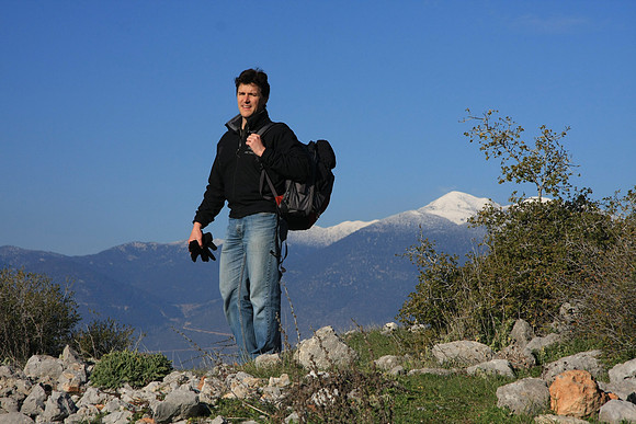 The hike starts near Kaki Skala (Evil Staircase) which climbs 1000 ft to the top of the ridge.