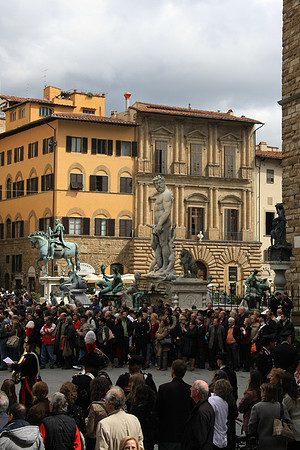 View across Piazza Signoria to statues of Neptune and Cosimo I