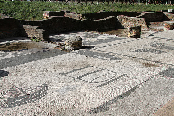 A shop in the Forum delle Corparazioni. This shop dealt in grain - grain measure icon depicted on the floor. Each shop had its own icons on the floor in front.
