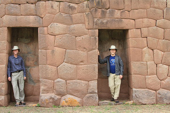 The Incas loved niches. The put mummies (examples shown) and statues.