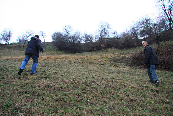 Climbing the hill to la casa vecchia, 'the old house.'