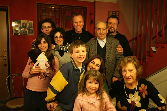 Abrate / Lingua - Arianna posess Starcase Sandy for a family picture.