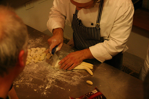 Cutting gnocchi