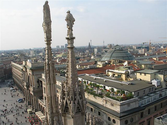 Milan View of Piazza from the Duomo2