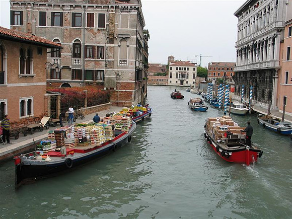How Goods Move Around in Venice