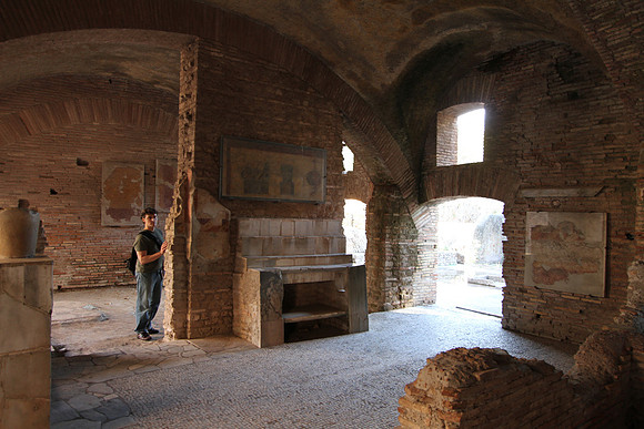 Inside the Termopolio.