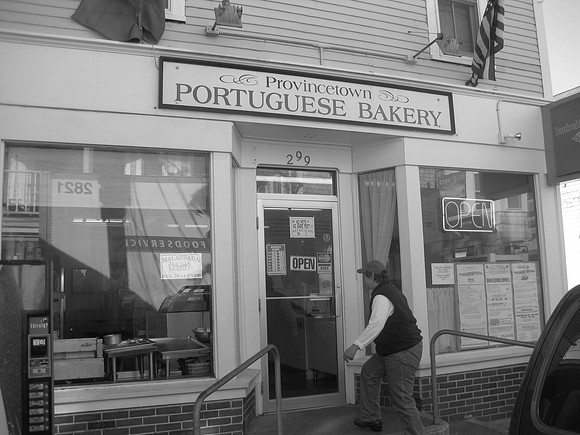 Kathy runs into the Portuguese Bakery for some sweet bread.