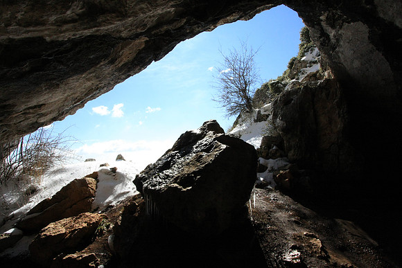The rock in middle has carved spot for placing offerings. Lots of artifacts have been found here.