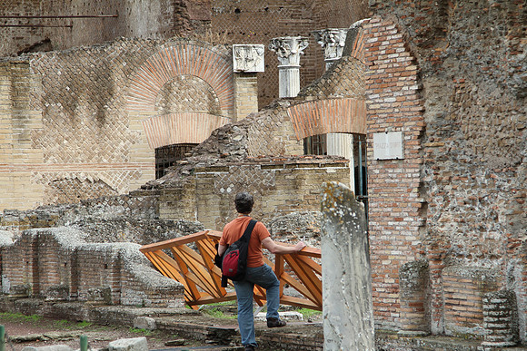 Piazza D'Oro (Golden Square) - one end of a large garden area.