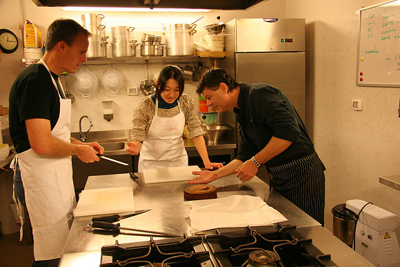 Fabrizio explaining how to cut the cake for the Sacher torte