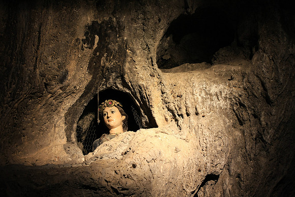 Other statues hiding in the grotto