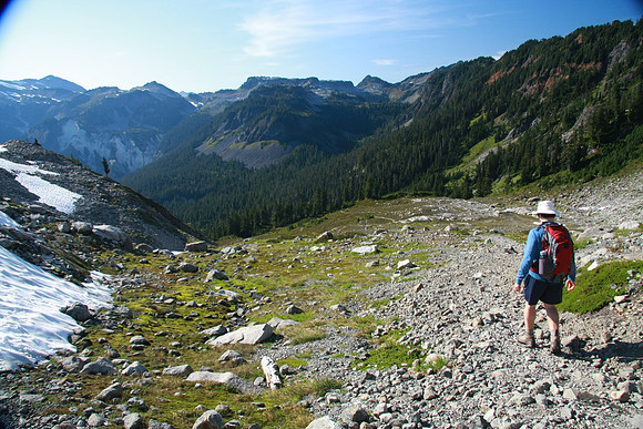 Up over the saddle and back to the parking lot.