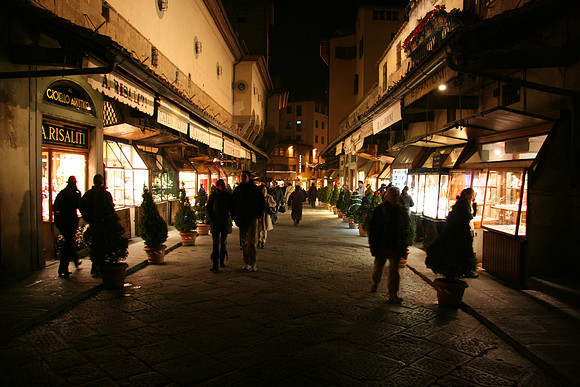 Ponte Vecchio looking south