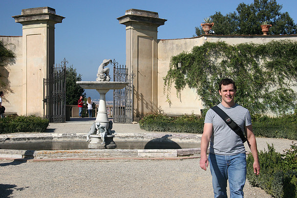In the garden in front of the porcelain museum